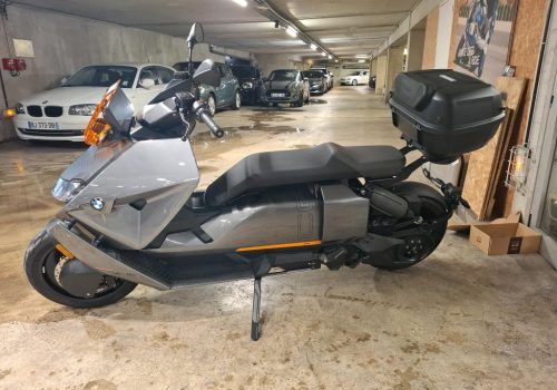 BMW_CE_04_PRO_seda_bok-1