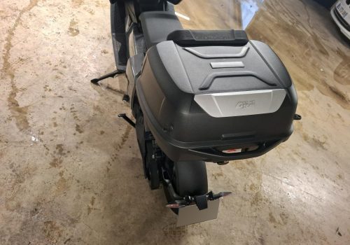 BMW_CE_04_PRO_seda_box