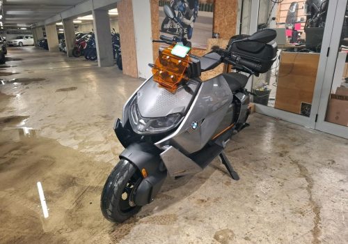 BMW_CE_04_PRO_seda_predek-1
