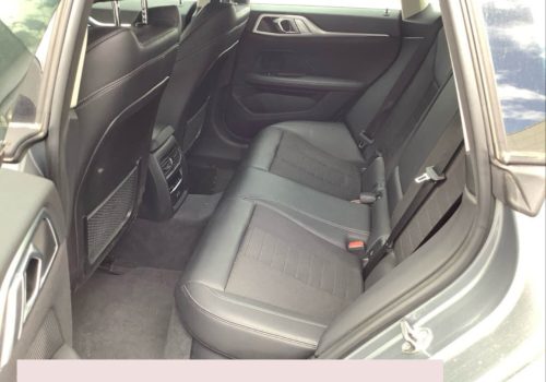 BMW_i4_eDrive40_Park_Assist_stribrna_interier2