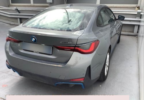 BMW_i4_eDrive40_Park_Assist_stribrna_zadek