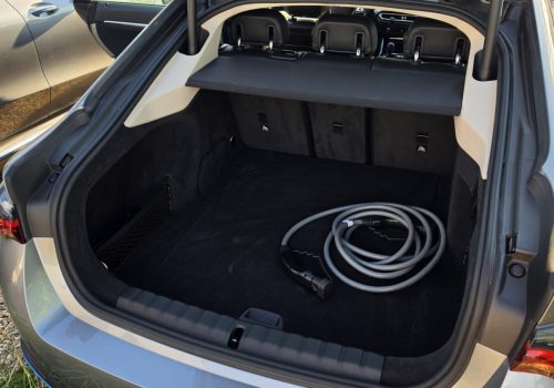 BMW_i4_eDrive40_stribrna_kufr