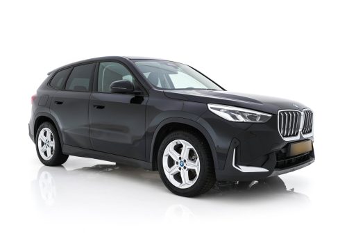 BMW_iX1_xDrive30_cerna_bok3