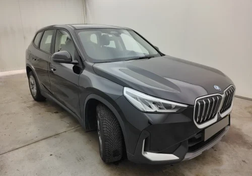 BMW_iX1_xDrive30_cerne_predek