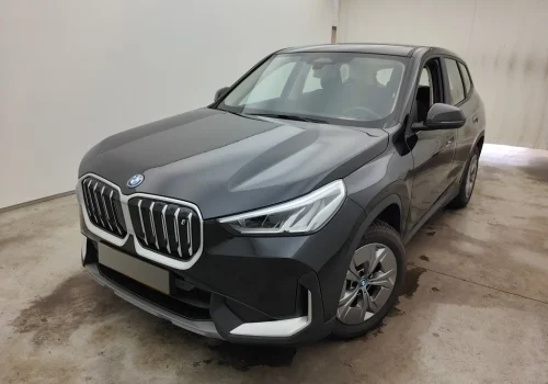 BMW_iX1_xDrive30_cerne_predek2