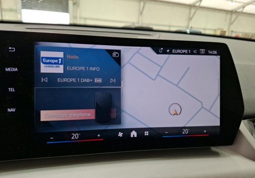 BMW_iX2_xDrive30_AWD_cerna_navi2