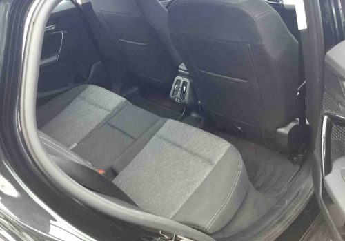 BMW_iX2_xDrive30_cerna_interier2