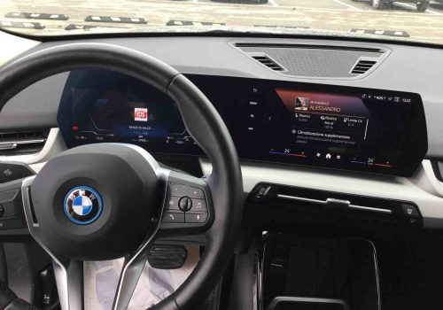 BMW_iX2_xDrive30_cerna_interier4