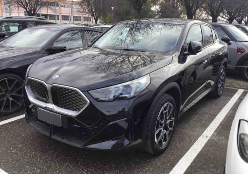 BMW_iX2_xDrive30_cerna_predek2