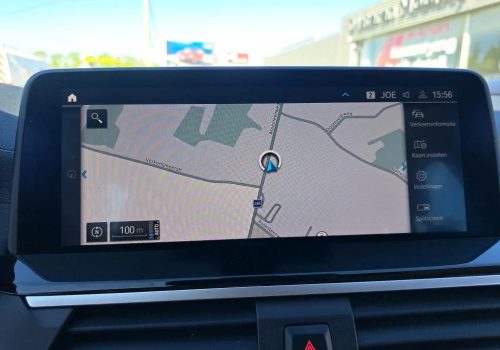 BMW_iX3_210-kW_4×4_cerna_navigace