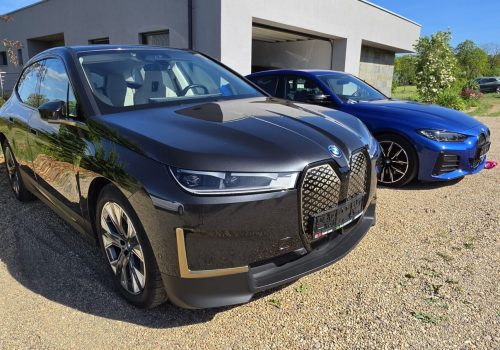 BMW_iX_xDrive40_Edition_cerne_predek2
