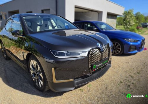 BMW_iX_xDrive40_Edition_cerne_predek2