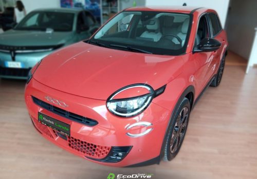 Fiat_600e_La_Prima_cervena_predek2