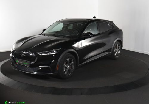 Ford_Mustang_Mach-E_cerna_predek