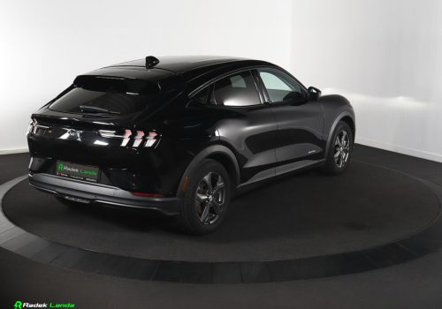 Ford_Mustang_Mach-E_cerna_zadek