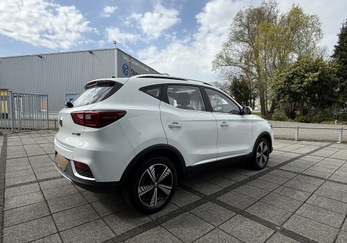 MG-ZS-bile-zadek