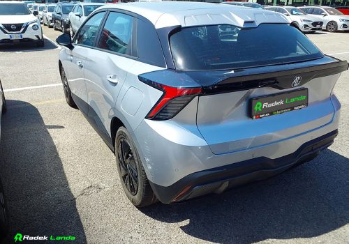 MG_MG4_EV_Standard_stribrna_zadek