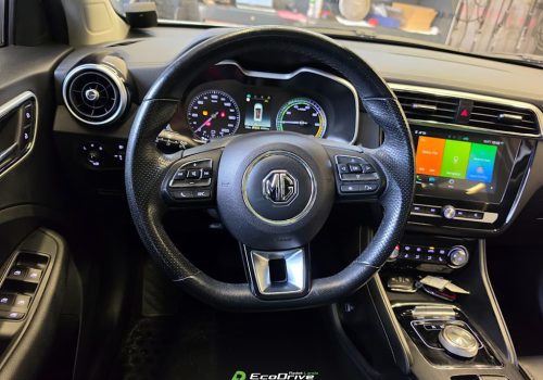 MG_ZS_EV_FWD_bila_interier2