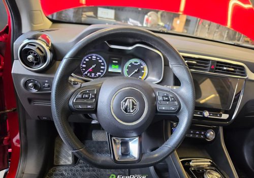 MG_ZS_EV_FWD_cervena_interier2