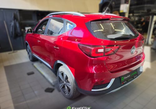 MG_ZS_EV_FWD_cervena_zadek