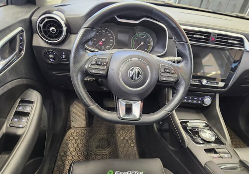 MG_ZS_EV_FWD_modra_interier2