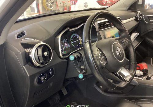 MG_ZS_EV_RWD_bila_interier