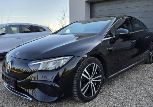 Mercedes-Benz-EQE-cerny-predek