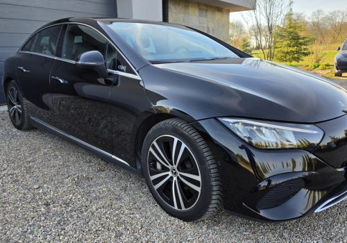 Mercedes-Benz-EQE-cerny-predek2