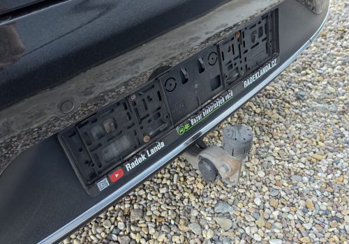 Mercedes-Benz-EQE-cerny-tazne