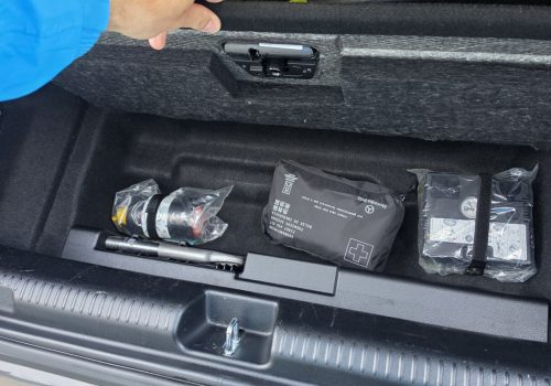 Mercedes-Benz-EQE-cerny-vybava