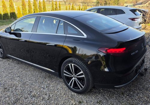 Mercedes-Benz-EQE-cerny-zadek