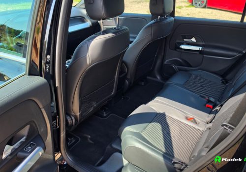 Mercedes-Benz_EQB_250_Progressive_cerna_zadni-sedacky
