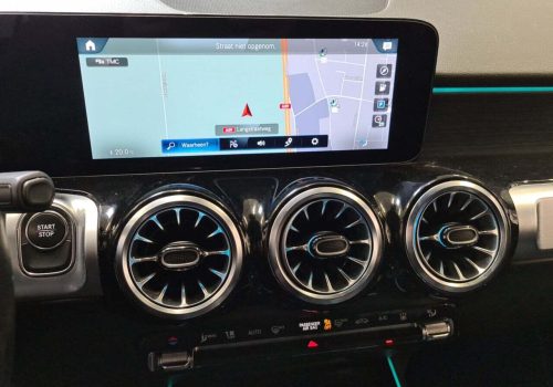 Mercedes-Benz_EQB_300_4MATIC_7-mist_navi