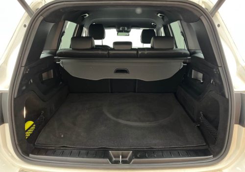 Mercedes-Benz_EQB_300_4Matic_Progressive_bila_zavazadlovy-prostor