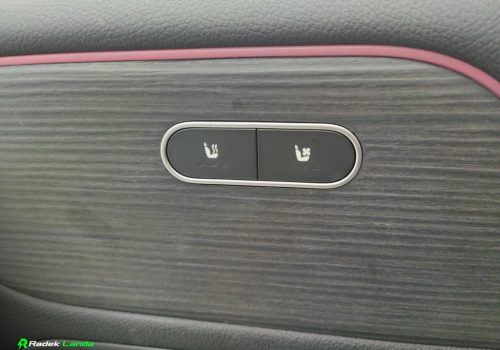 Mercedes-Benz_EQB_300_AMG_modra_vyhrev-a-ventilace-sedacek