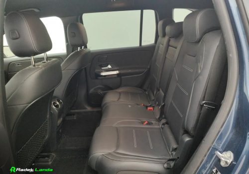 Mercedes-Benz_EQB_300_AMG_modra_zadni-sedacky