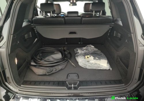 Mercedes-Benz_EQB_300_cerna_vybava