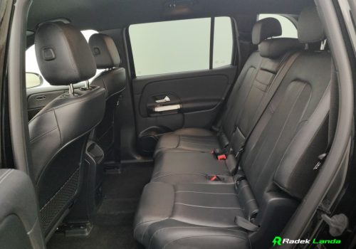 Mercedes-Benz_EQB_300_cerna_zadni-sedacky