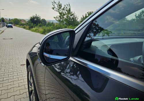 Mercedes-Benz_EQC_400_cerna_exterier