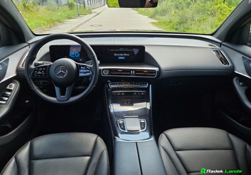 Mercedes-Benz_EQC_400_cerna_interier2
