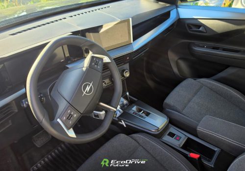 Opel_Frontera_Electric_cerna_interier