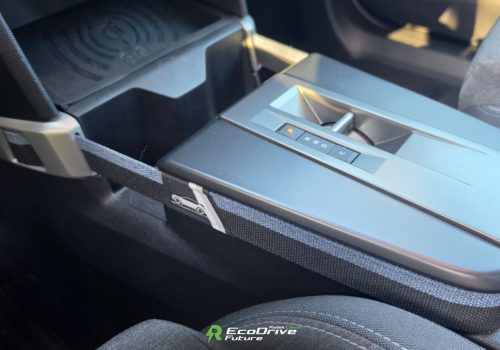 Opel_Frontera_Electric_cerna_interier3