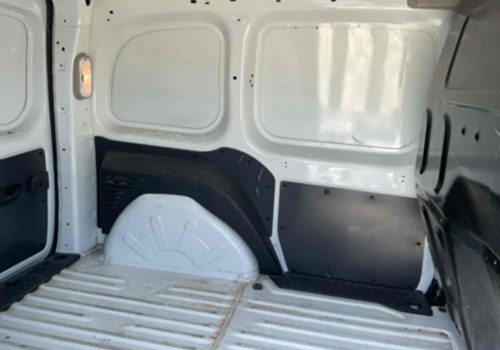 Renault_Kangoo_Van_Z-E-33_bola_nakladovy-prostor
