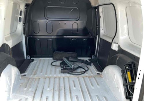 Renault_Kangoo_Van_Z-E-33_bola_nakladovy-prostor4