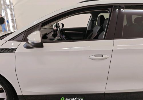 Skoda_Enyaq_iV_60_modra_bok