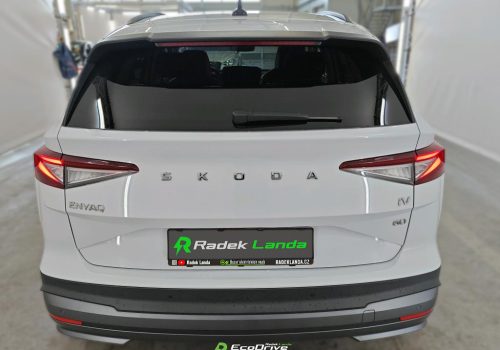 Skoda_Enyaq_iV_60_modra_zadek