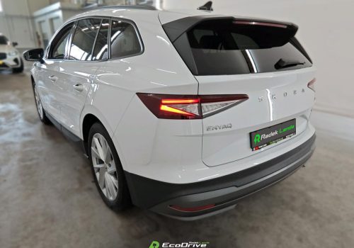 Skoda_Enyaq_iV_60_modra_zadek2
