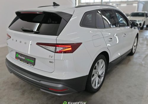 Skoda_Enyaq_iV_60_modra_zadek3