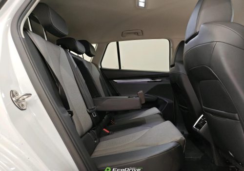 Skoda_Enyaq_iV_60_modra_zadni-sedacky