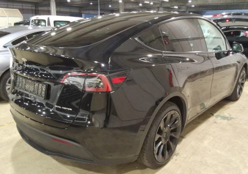 Tesla-Model-Y-75-kWh-4x4-black-03